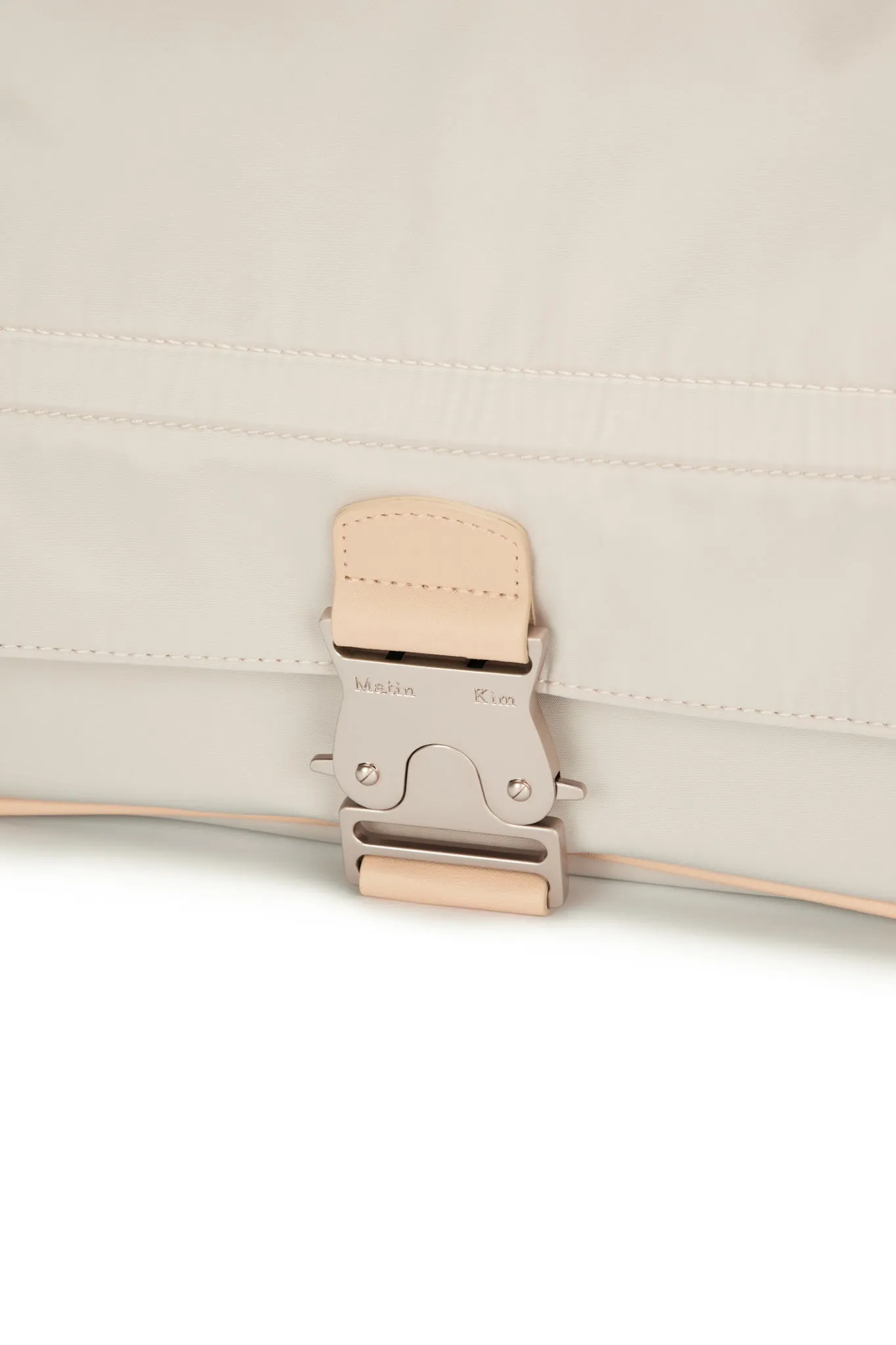 BUCKLE BAG IN WHITE