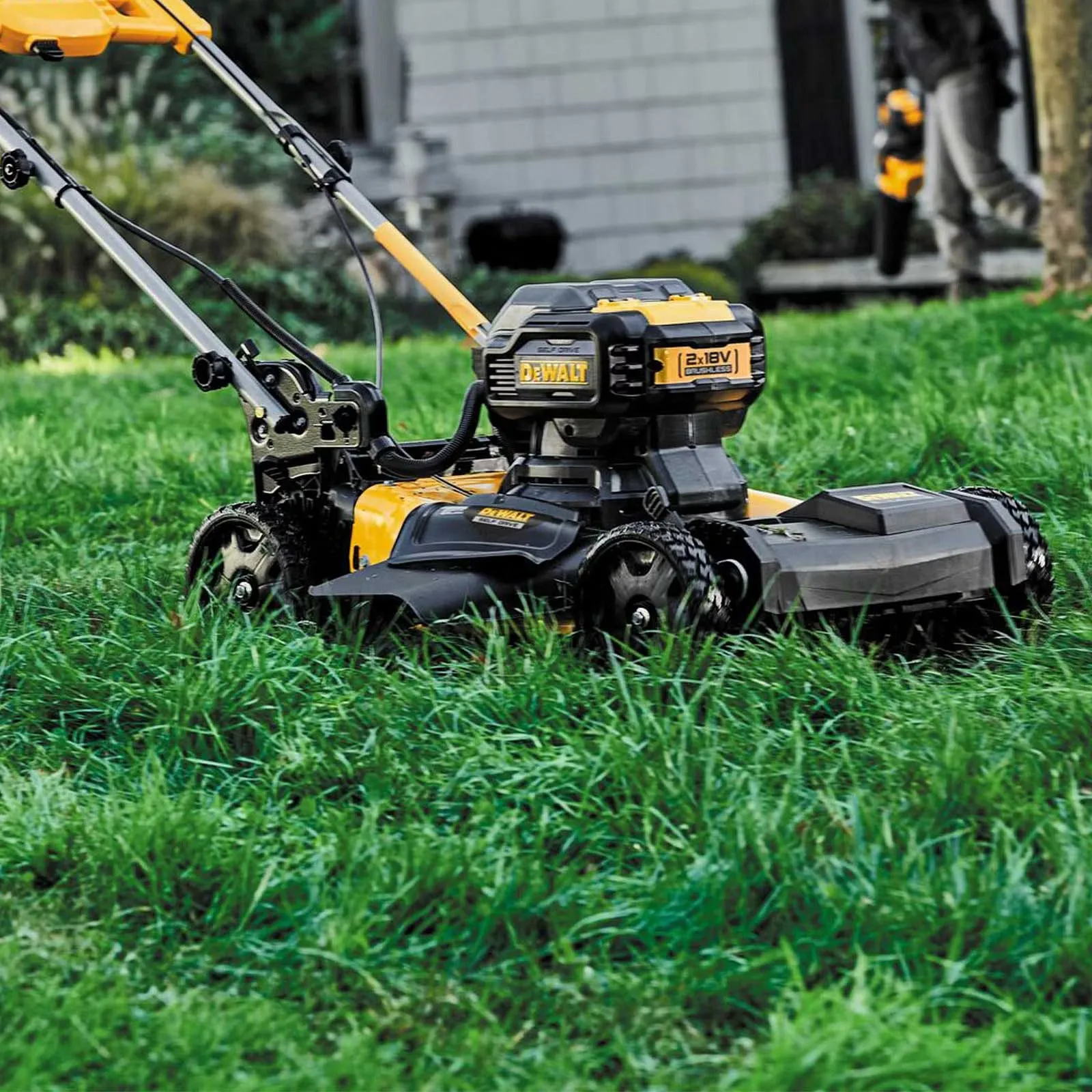 DeWalt DCMWSP564N-XJ 36V XR Brushless 53cm Self-Propelled Lawnmower Body Only