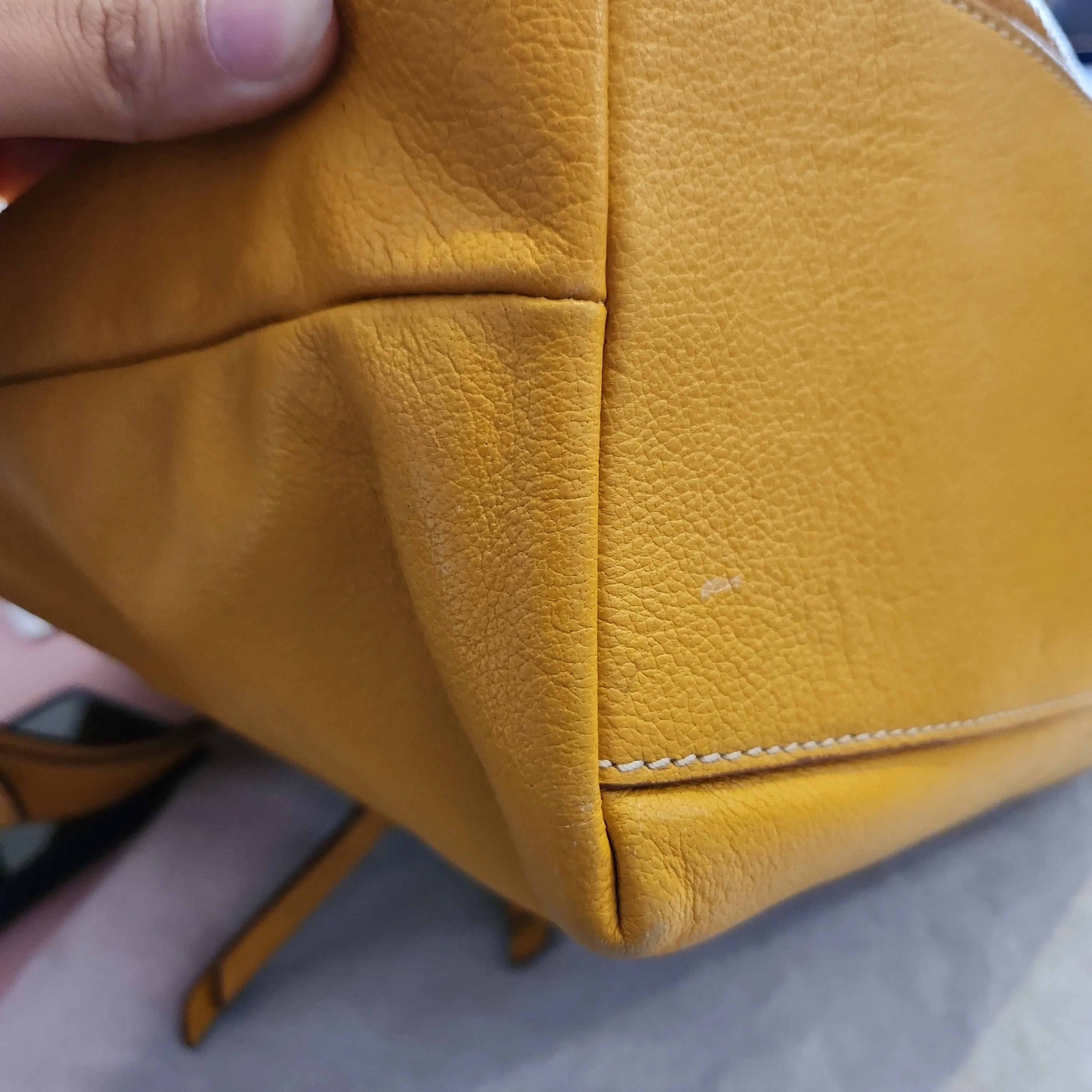 Dooney & Bourke Yellow Mustard Pebbled Leather Hobo Shoulder Bag | Pre Loved |