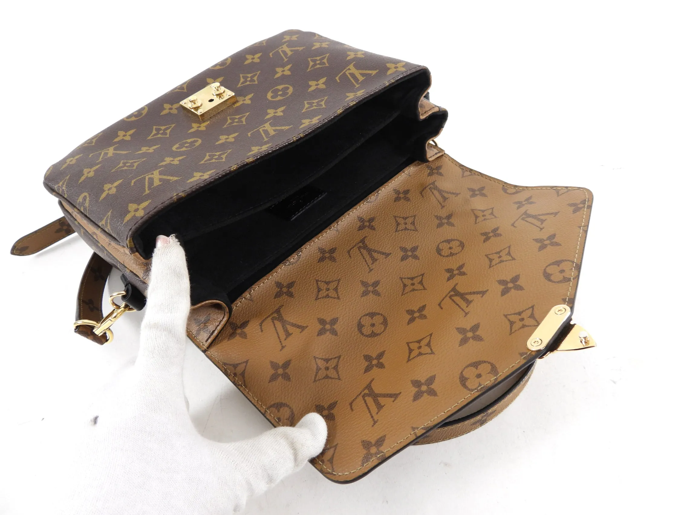 Louis Vuitton Pochette Metis Monogram Reverse Bag